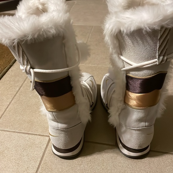 Nike Boots. Size 6. Good pre-owned condition. See photos. - Picture 4 of 7